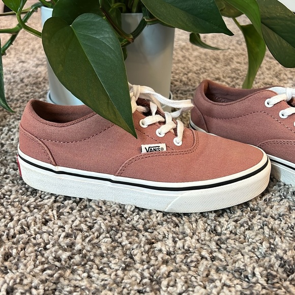 Vans - Picture 2 of 9